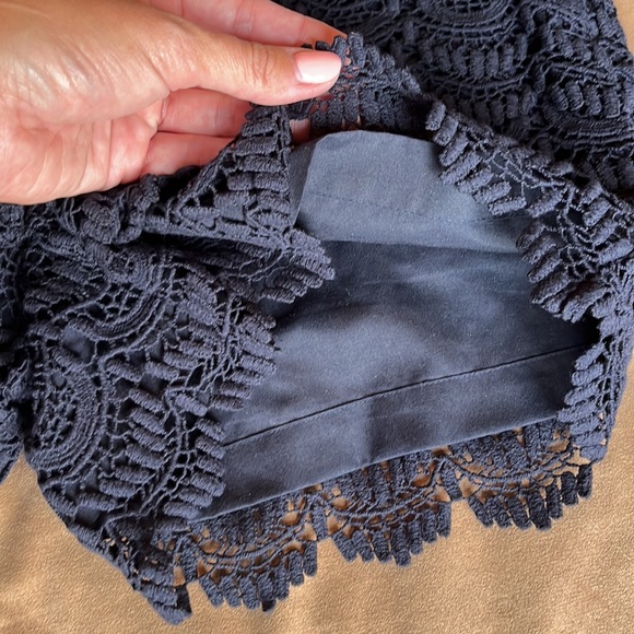 Ann Taylor LOFT crochet shorts - Picture 4 of 6